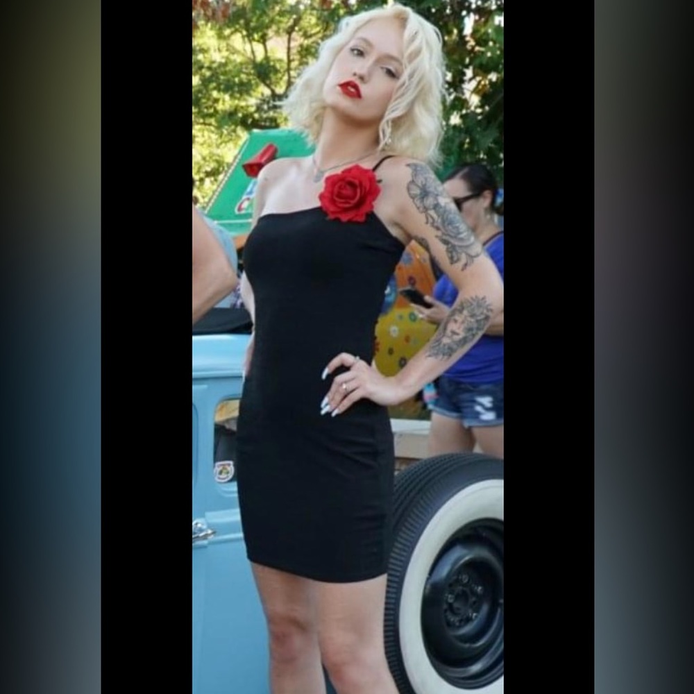 Little Black Dress (US 2)